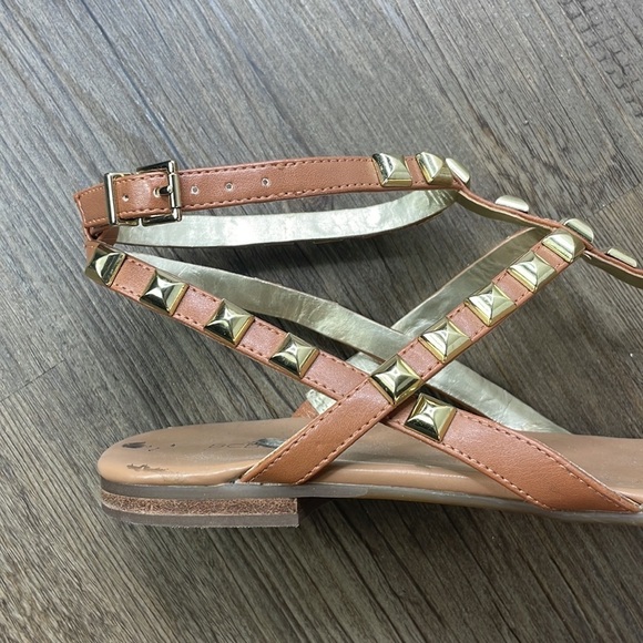 BCBGeneration Women’s Tan Gladiator Sandals with Gold Studs, size 8.5 - Picture 3 of 7